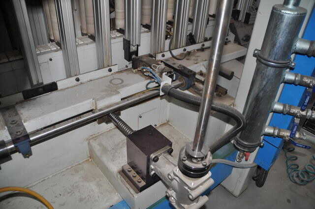 Brema Vertikales CNC-Fräs- und Bohrzentrum - gebraucht Vektor (24)