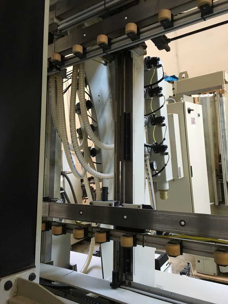 Brema Vertikales CNC-Bearbeitungszentrum - gebraucht ARKIA (7)