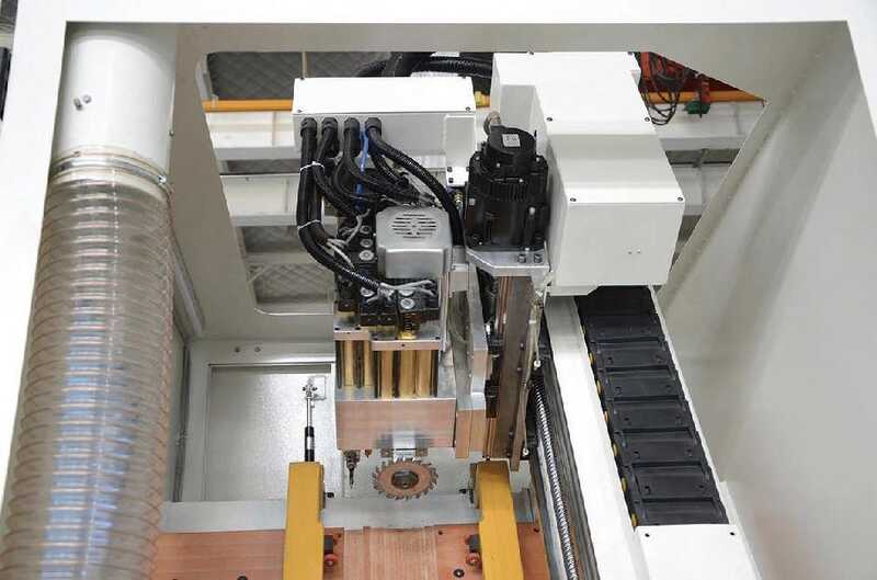 Comeva Vertikales CNC-Bearbeitungszentrum - NEU Drill 900 I (1)