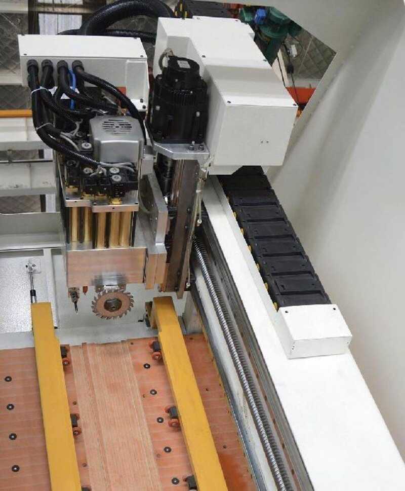 Comeva Vertikales CNC-Bearbeitungszentrum - gebraucht Drill 900 I (2)