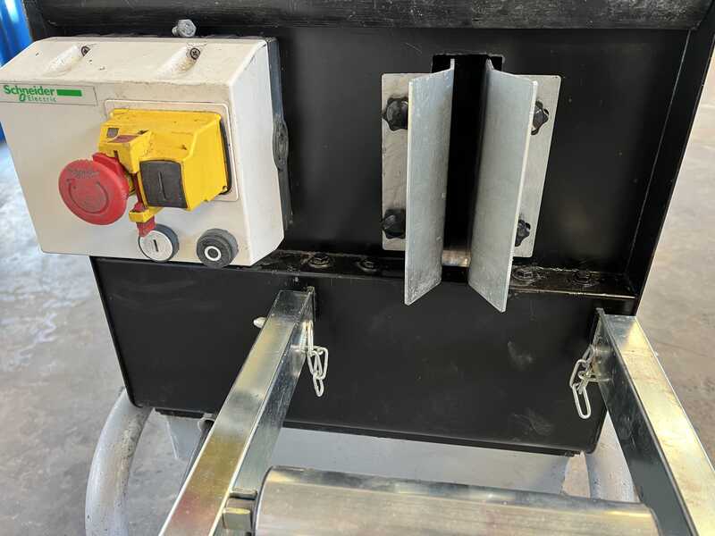 Ceetec Streichmaschine / Lackiermaschine mit Bürstenvertreibung - gebraucht P 40 (1)