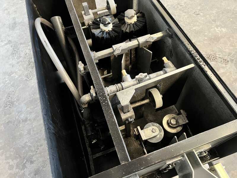 Ceetec Streichmaschine / Lackiermaschine mit Bürstenvertreibung - gebraucht P 40 (2)