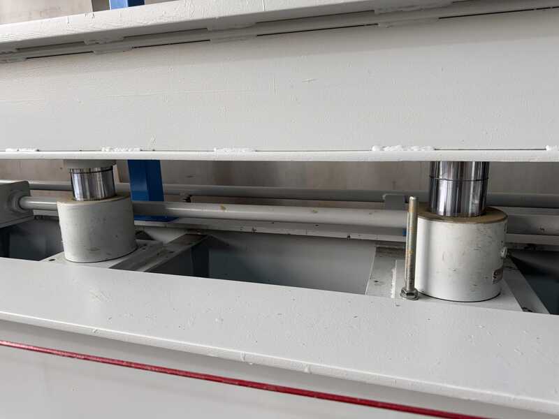 Soest Blockpresse / Stationäre Presse für Mehrschichtparkett - gebraucht T-80 (4)