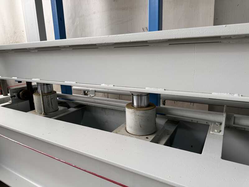 Soest Blockpresse / Stationäre Presse für Mehrschichtparkett - gebraucht T-80 (5)