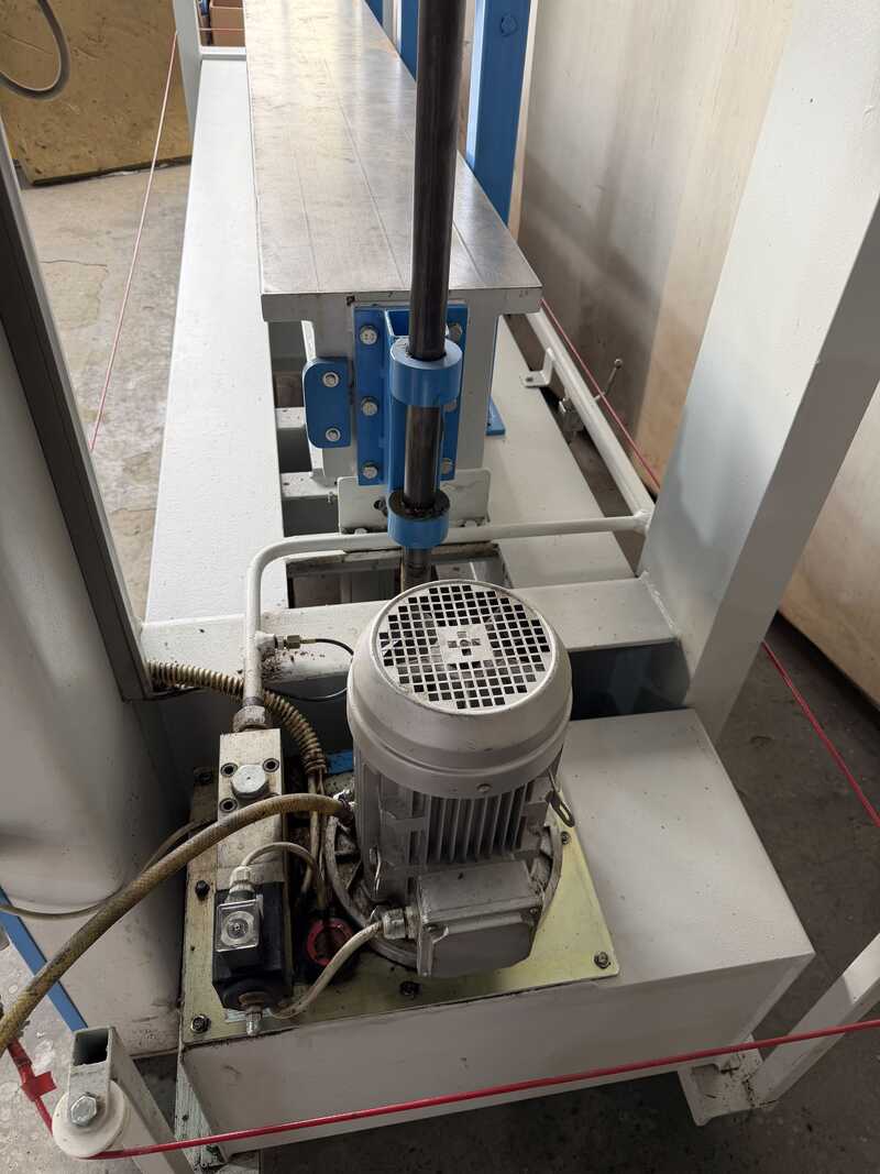 Soest Blockpresse / Stationäre Presse für Mehrschichtparkett - gebraucht T-80 (8)
