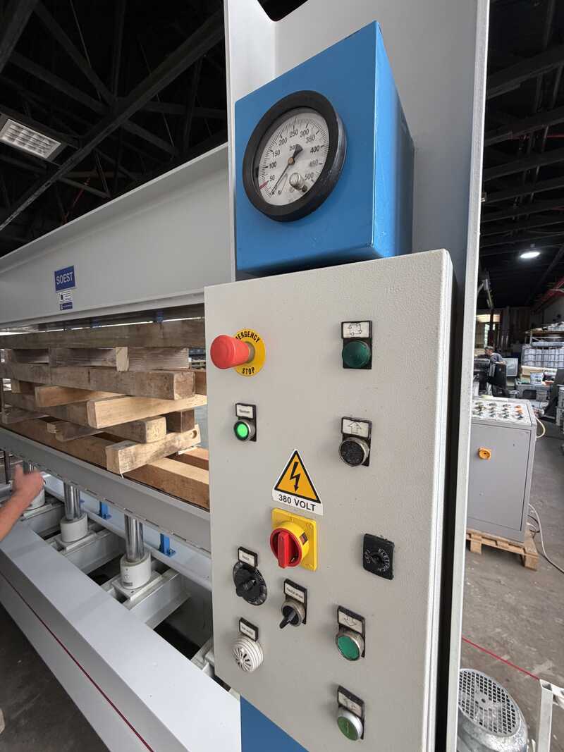 Soest Blockpresse / Stationäre Presse für Mehrschichtparkett - gebraucht T-80 (3)