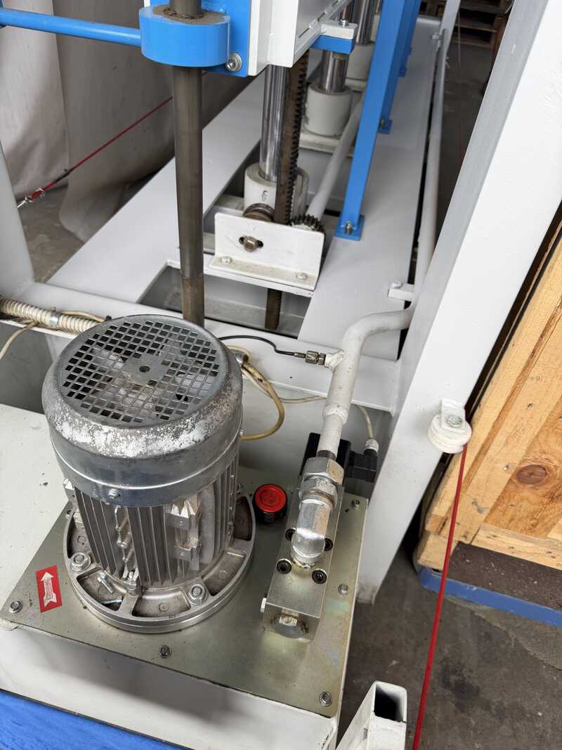 Soest Blockpresse / Stationäre Presse für Mehrschichtparkett - gebraucht T-80 (7)